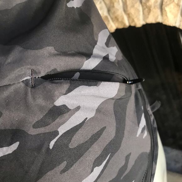 Athleta Mesh Racer Run Short 4" Camo Black Gray Women's Size XS - Picture 5 of 9